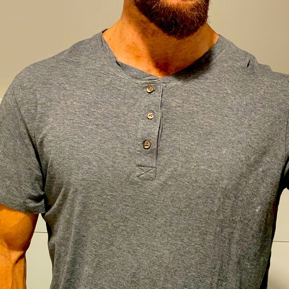 Men’s Gray Henley Tee Shirt - XL